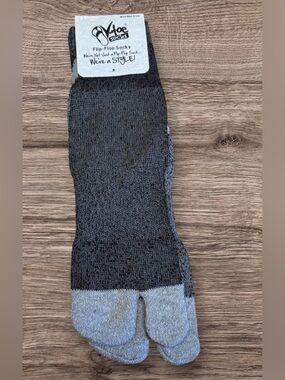 NWT V-Toe Flip-Flop Socks Tabi Split Toe Wool Fits Men 9-10.5 Women 10.5-12 Warm